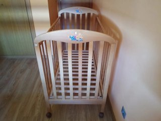 Cuna Oslo Naty de madera con colchón de látex