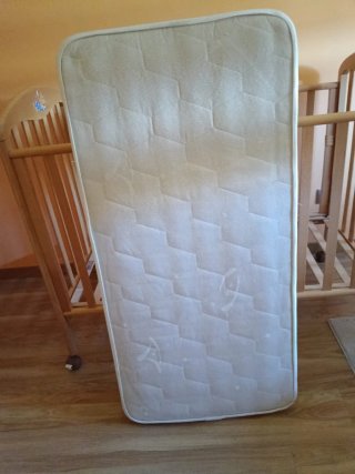 Cuna Oslo Naty de madera con colchón de látex
