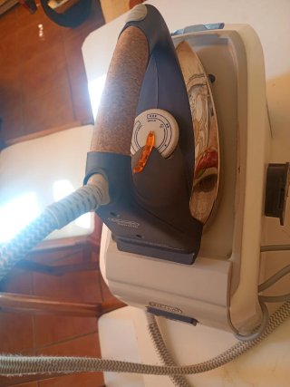 Centro de Planchado Delonghi Stirella