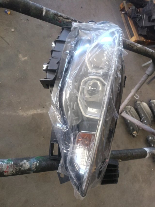 52145154400 Fiat Faro derecha