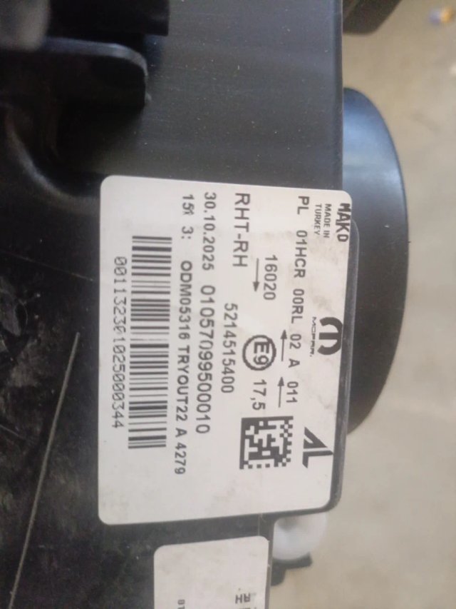 52145154400 Fiat Faro derecha
