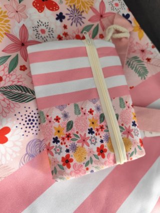 Bolsa de playa floral y rayas