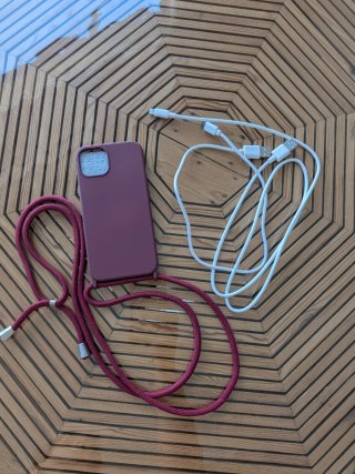 Pack iPhone13: Funda cuerda + cables Lightning/USB