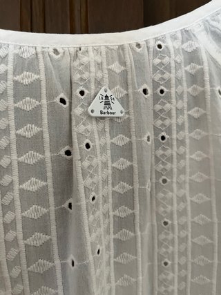 Blusa Barbour blanca bordada. Talla 42.