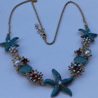 Collana stile marino con stelle marine e conchigli