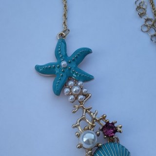 Collana stile marino con stelle marine e conchigli