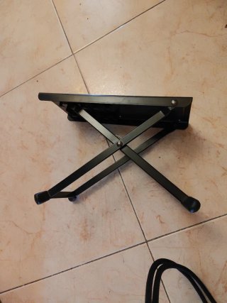 Reposapiés Guitarra Negra Plegable