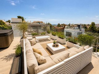 Casa en alquiler en Las Lomas de Río Verde en Marbella