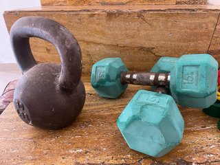 Kettlebell 30lb y 2 Mancuernas 15lb