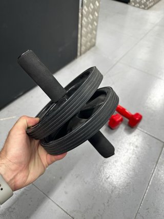 Rueda Abdominal y Mancuernas Rojas