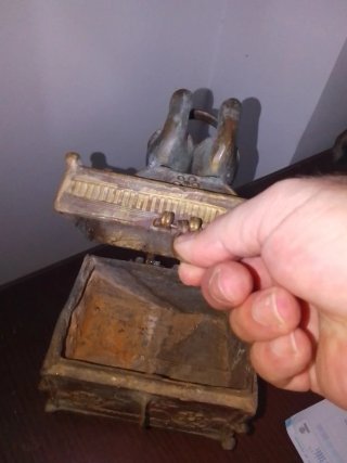 Cofre antiguo de bronce persa de artesanía iraní
