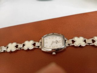Reloj Lotus Plata y Blanco