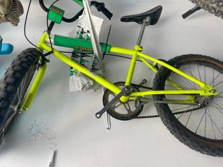 Bicicleta BMX Amarilla