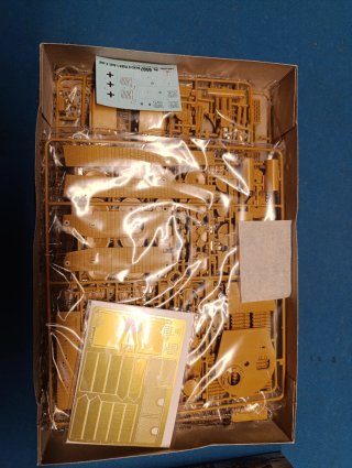 Maqueta Italeri Pz. Kpfw. VI Tiger I Ausf. E