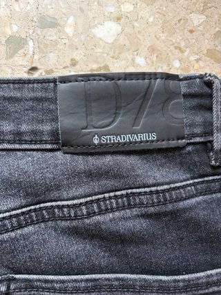Jeans Stradivarius negros talla 38