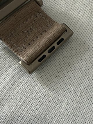 Correa UAG Titanio Extrema Beige/Plata para apple