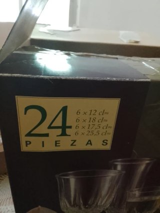 Juego de 24 vasos de cristal tallado