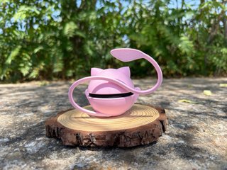 Poké Ball temática Mew