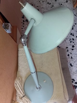 Lampada da tavolo vintage con asse regolabile