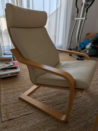 Butaca y reposapiés Ikea Pöang piel