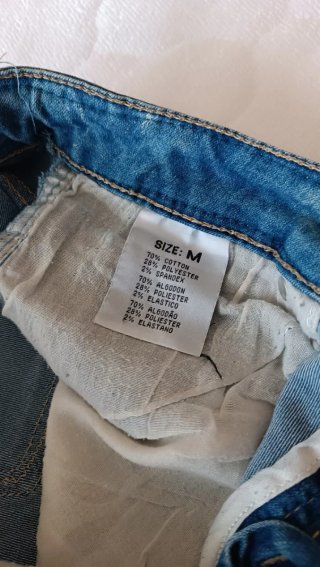 Pantalón vaquero con encaje bordado