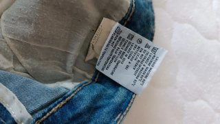 Pantalón vaquero con encaje bordado