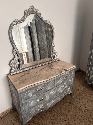 Tocador vintage con espejo y mármol