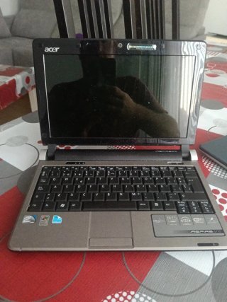 Ordenador portátil Acer Aspire One gris