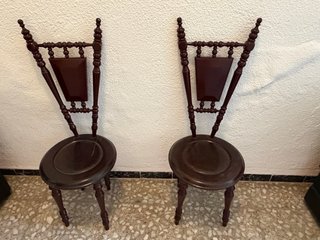 Juego de 2 sillas decorativas de madera