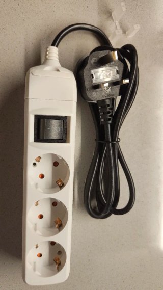 Adaptador enchufe Reino Unido a Europeo