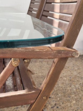 Mesa de jardín cristal y 4 sillones madera