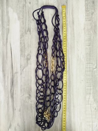 Collar largo morado con eslabones dorados