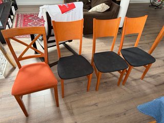Mesa extensible y 4 sillas madera