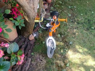 Bicicleta sin pedales naranja