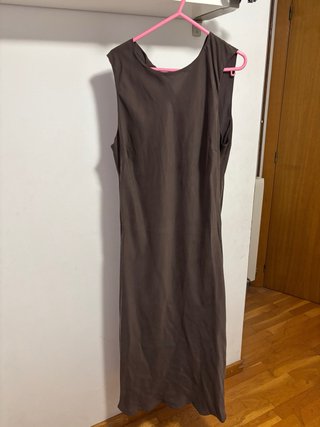 Vestido marrón sin mangas