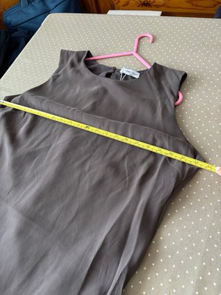 Vestido marrón sin mangas