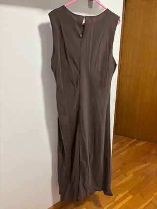 Vestido marrón sin mangas
