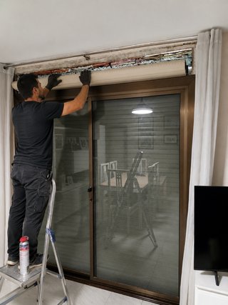 Técnic reparació de persianes