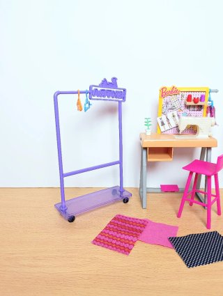 barbie you can be fashion designer/ costurera