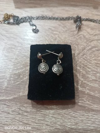 Conjunto Plata: Pendientes y Colgante Triángulo