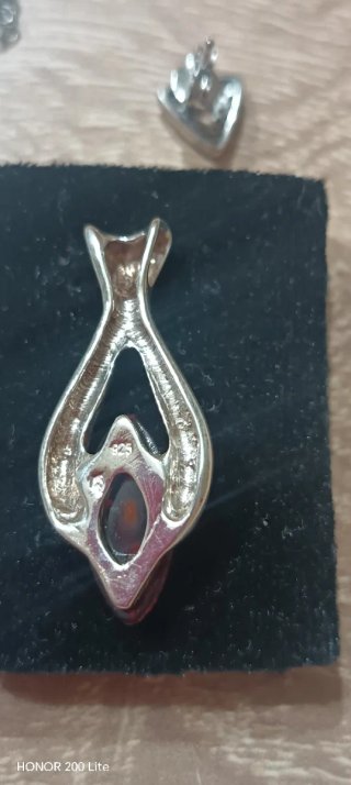 Conjunto Plata: Pendientes y Colgante Triángulo