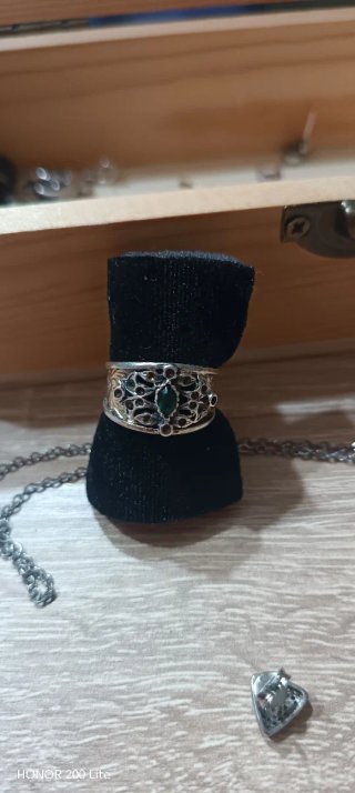 Conjunto Plata: Pendientes y Colgante Triángulo