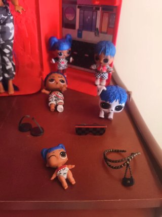 Muñeca LOL con armario y accesorios las 2 muñecas