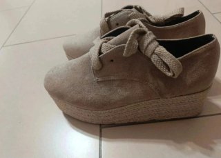 Scarpe donna beige con zeppa