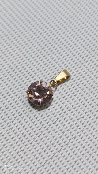 Colgante Swarovski de Latón y Acero inoxidable.