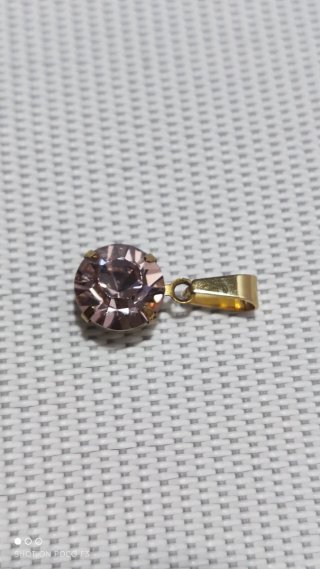 Colgante Swarovski de Latón y Acero inoxidable.