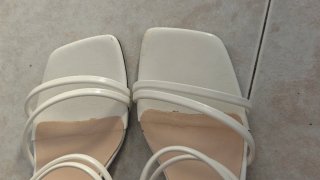 Sandalias blancas de tacón