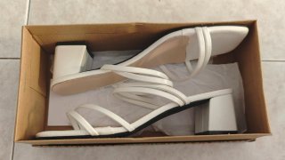 Sandalias blancas de tacón