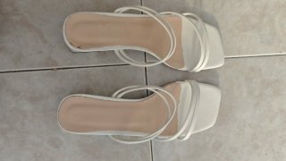 Sandalias blancas de tacón