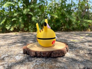 Poké Ball Pikachu Hembra con Lazo Rosa